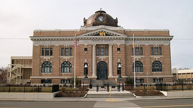 An image of a courthouse building in Washington state.